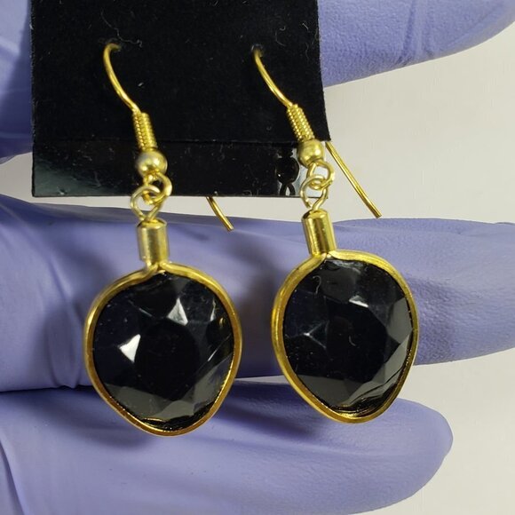Elegant Black Gem 1.5" Drop Earrings – Gold Tone Oval Dangle Lightweight Jewelry - Picture 8 of 8